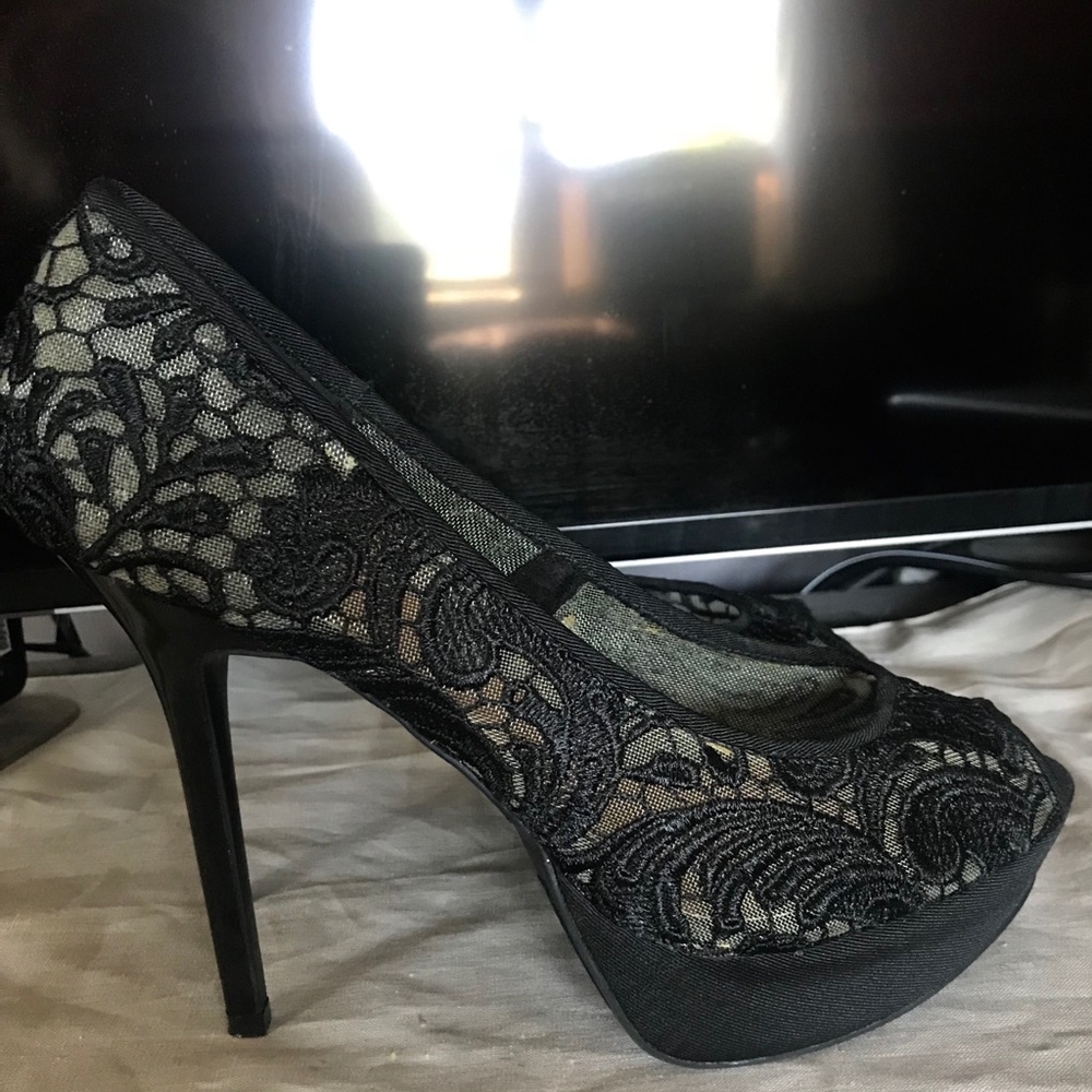 Lace patterned platform heels - Picture 3 of 4